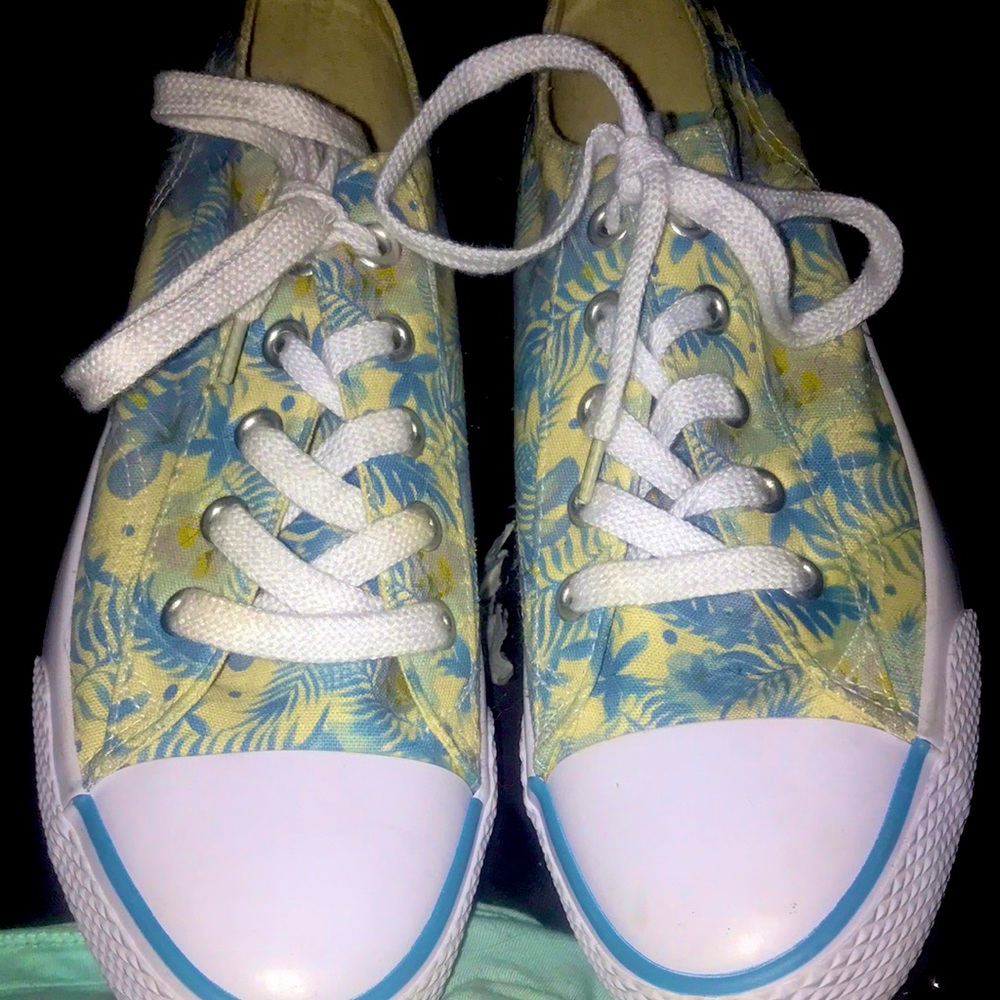Size 8 and a half air walk shoes